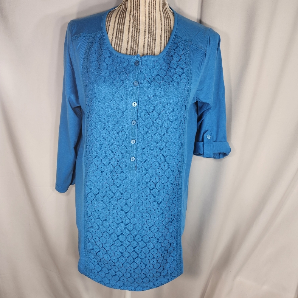 American Sweetheart NWOT Blue Lace & Partial Button Tab Sleeve Top Size Medium